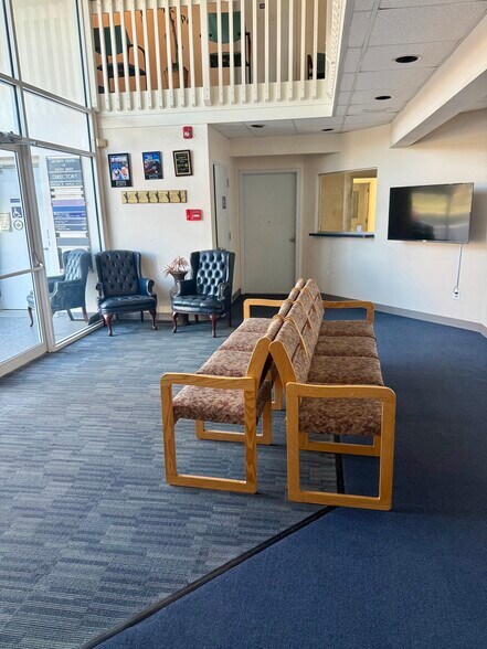 More Photos Of 215 E Laurel Rd, Stratford Medical For Lease