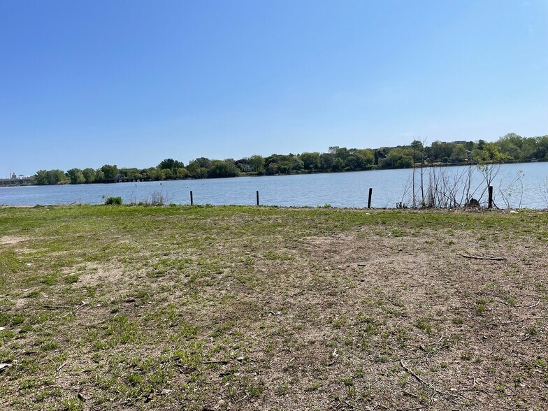 More Photos Of 200 9th St, Green Bay Warehouse For Lease