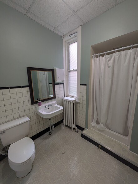 More Photos Of 44 Penobscot St, Bangor Apartments For Lease