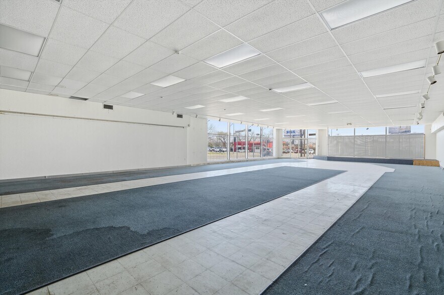 More Photos Of 2404 18th st, Waco Storefront For Sale