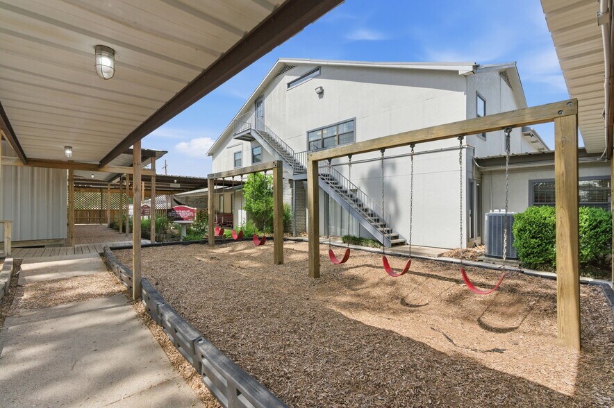 More Photos Of 3401 N Frazier St, Conroe Specialty For Sale