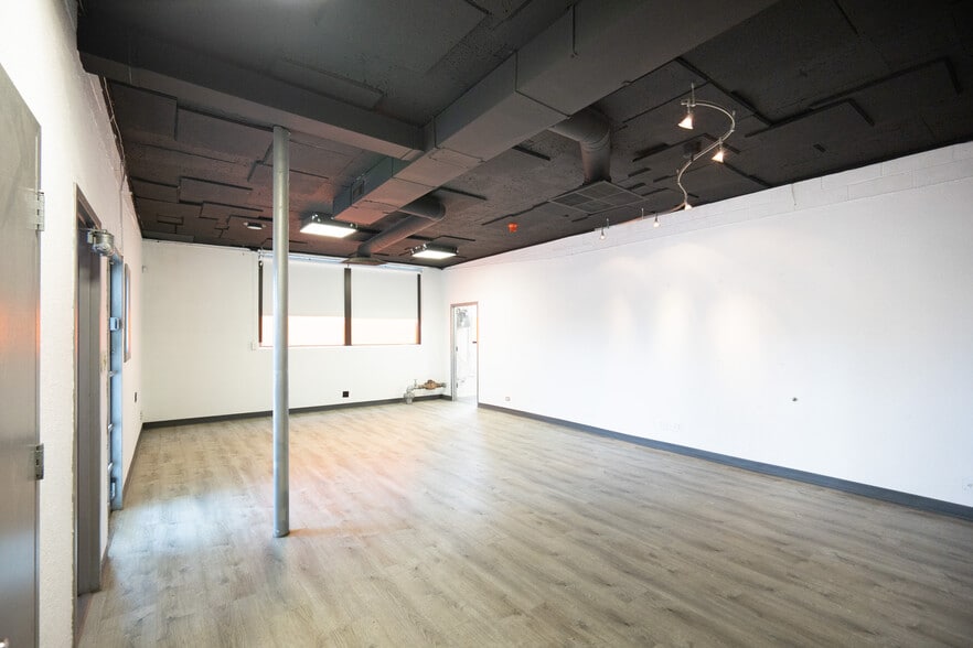 More Photos Of 4616 W Fullerton Ave, Chicago Light Manufacturing For Sale