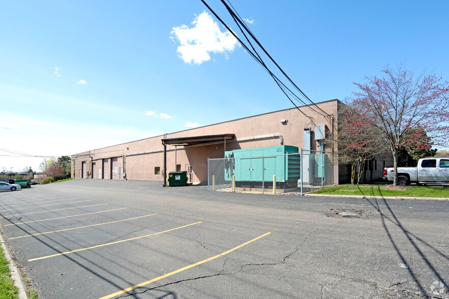 More Photos Of 37840-37890 Interchange Drive, Farmington Hills Research And Development For Lease