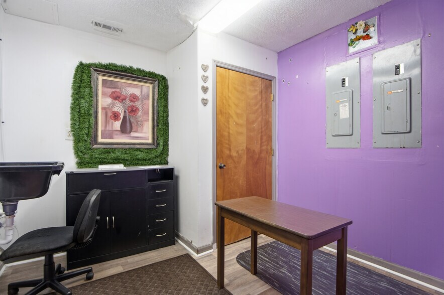 More Photos Of 411 Western Blvd, Jacksonville Medical For Lease