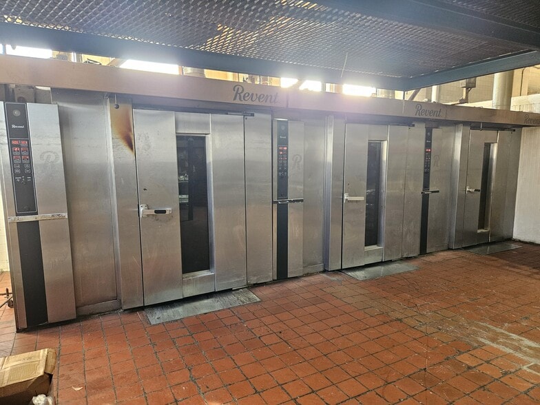 More Photos Of 1050 Rahway Ave, Avenel Light Manufacturing For Sale