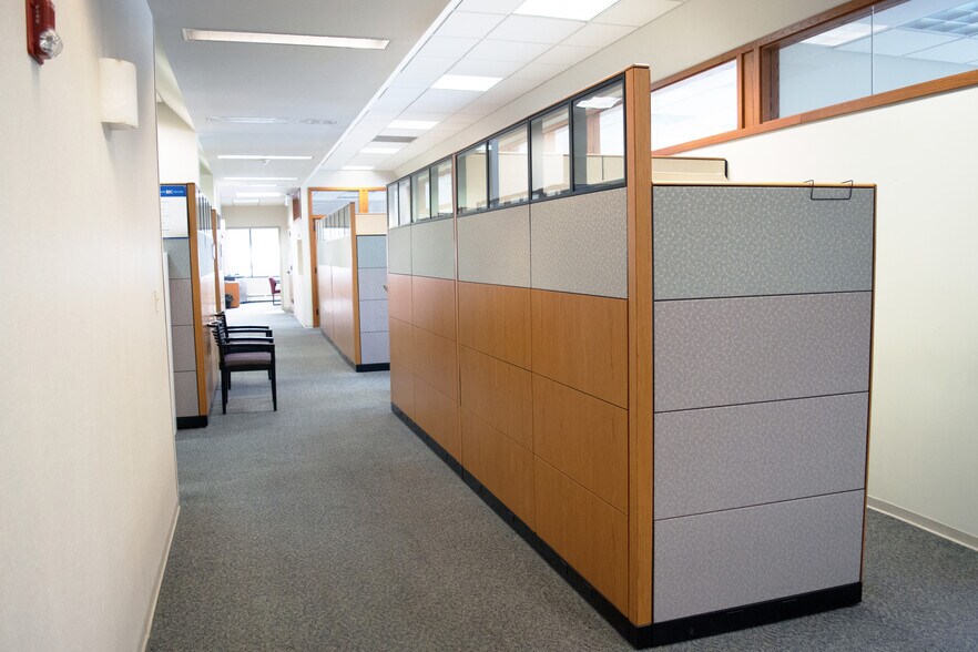 More Photos Of 11780 Borman Dr, Maryland Heights Office For Lease