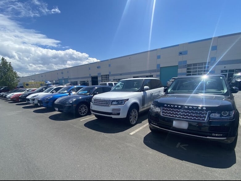 More Photos Of 25280 Pleasant Valley Rd, Chantilly Showroom For Lease