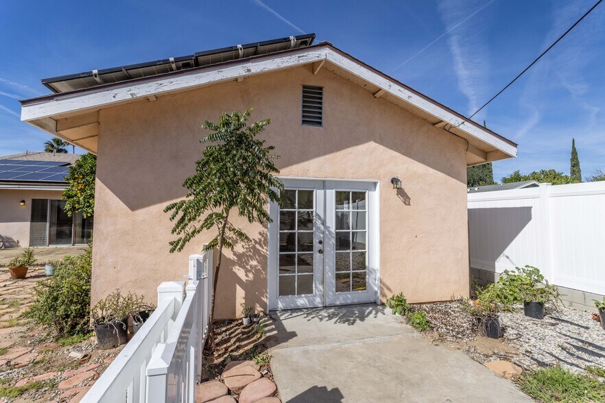 More Photos Of 9826 Columbus Ave, North Hills Apartments For Sale