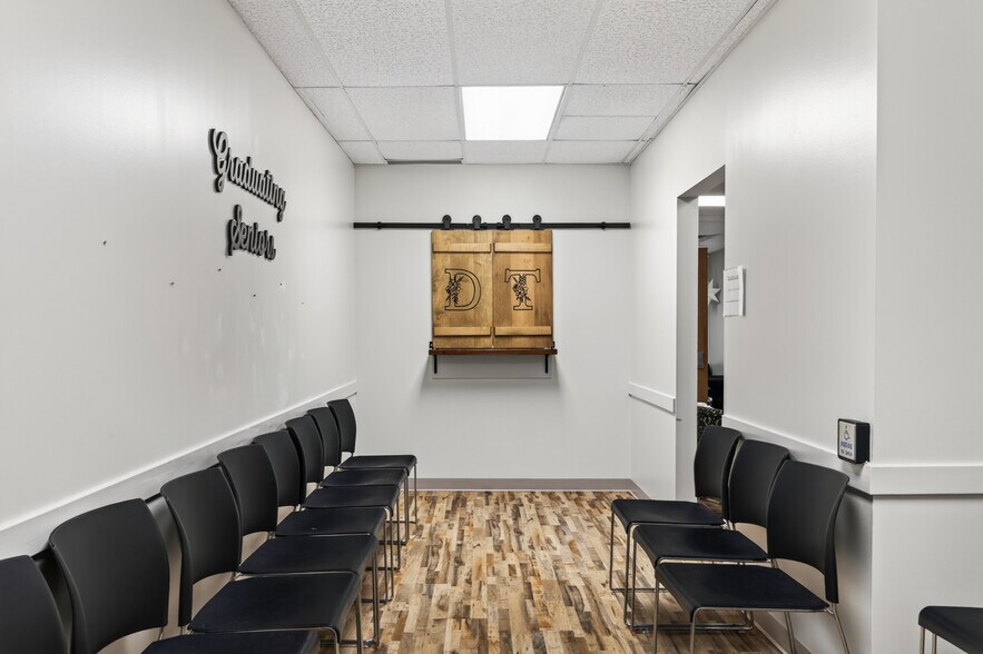 More Photos Of 146 Lake St N, Forest Lake Medical For Lease