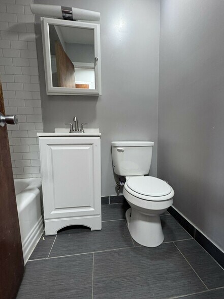 More Photos Of 1901 W Pryor Ave, Chicago Apartments For Sale