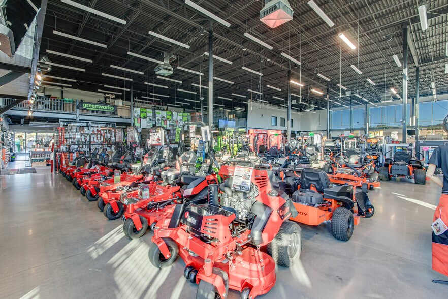 More Photos Of 1963 Jesse Jewell Pkwy NE, Gainesville Freestanding For Sale