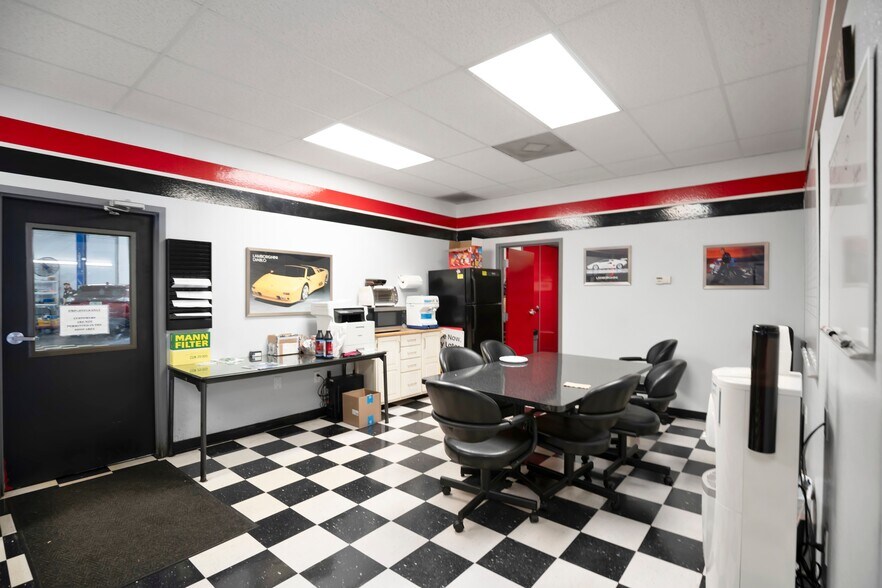 More Photos Of 2350 Us-17-92, Longwood Showroom For Sale