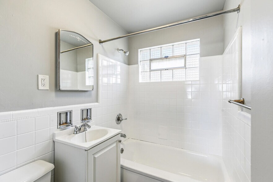 More Photos Of 1467 Joliet St, Aurora Apartments For Sale