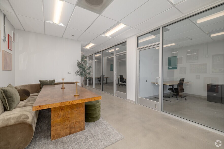 More Photos Of 900 Pressley Rd, Charlotte Warehouse For Lease