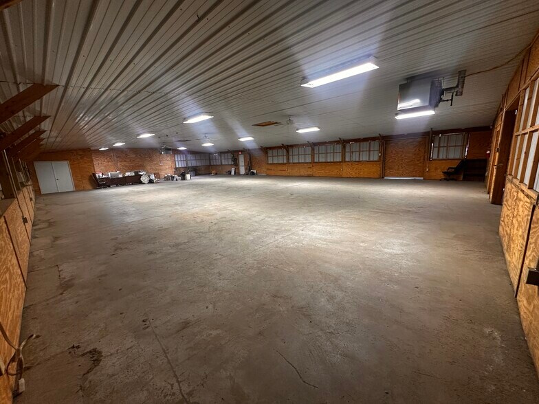 More Photos Of 522A S Main St, Broadway Flex For Sale