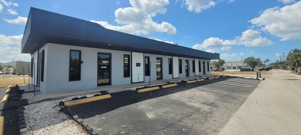 More Photos Of 1210 SE 46th Ln, Cape Coral Storefront Retail Office For Lease
