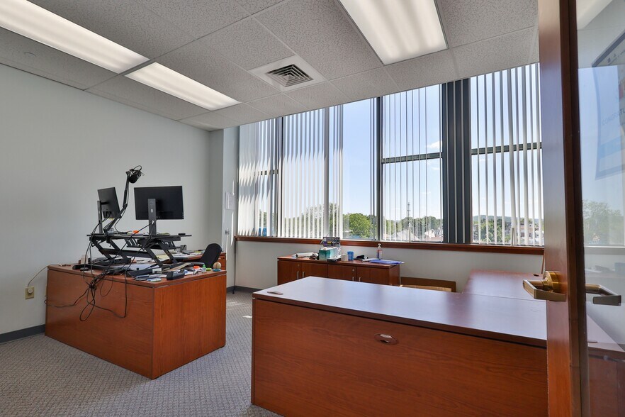 More Photos Of 1 E Broad St, Bethlehem Medical For Lease