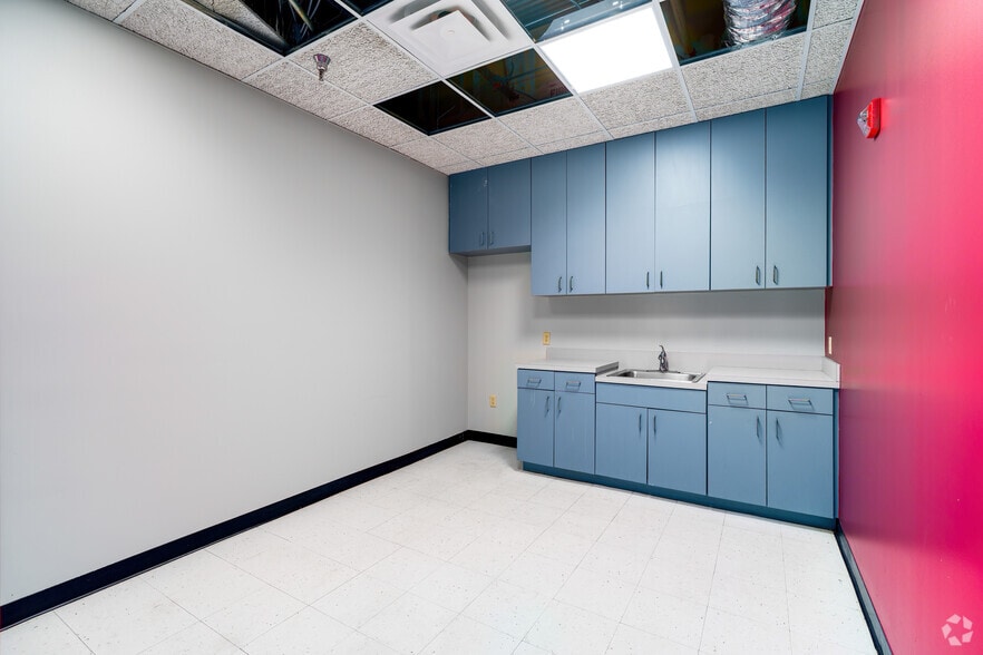 More Photos Of 6925 Lake Ellenor Dr, Orlando Unknown For Lease