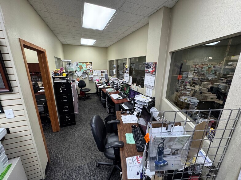 More Photos Of 223 E Main Ave, Bismarck Showroom For Sale