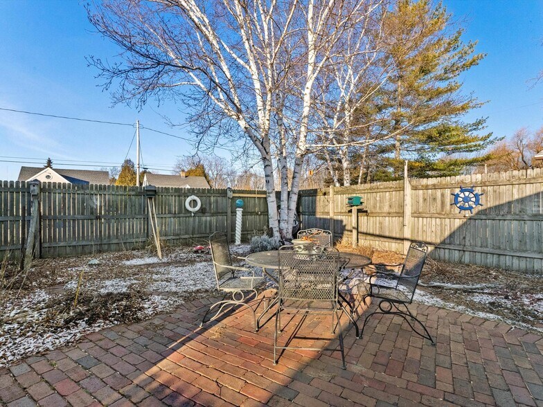 More Photos Of 4220 Memorial Dr, Two Rivers Bar For Sale