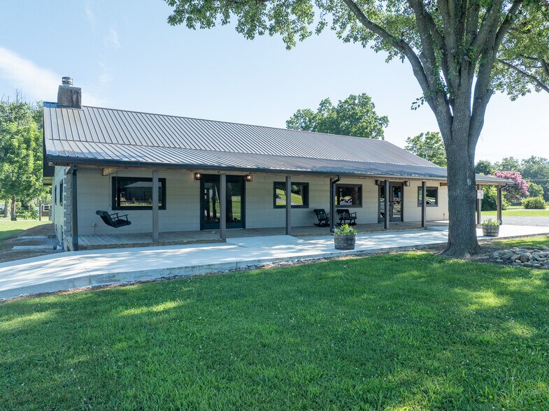 More Photos Of 8123 E Lamar Alexander Pky, Townsend Restaurant For Sale