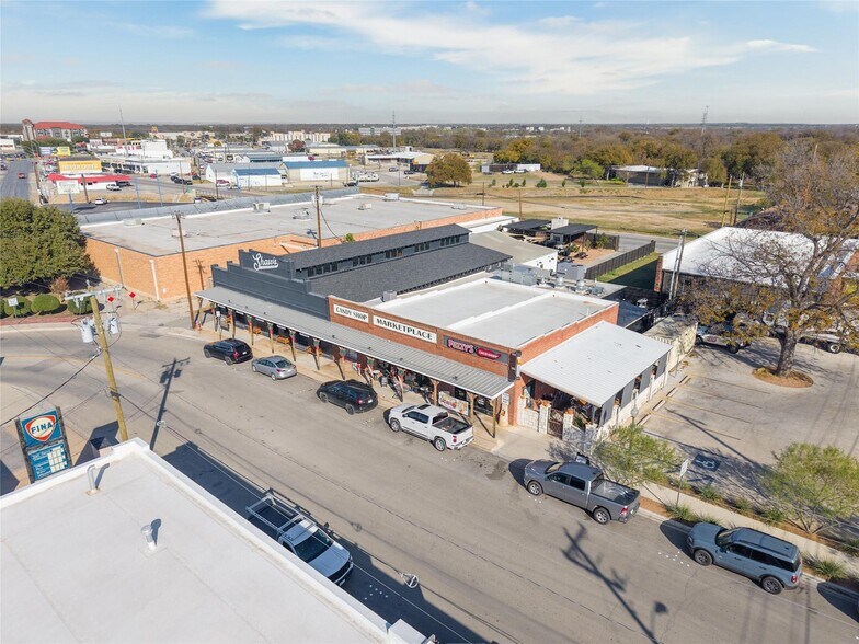 More Photos Of 508 N Center Ave, Brownwood Department Store For Sale