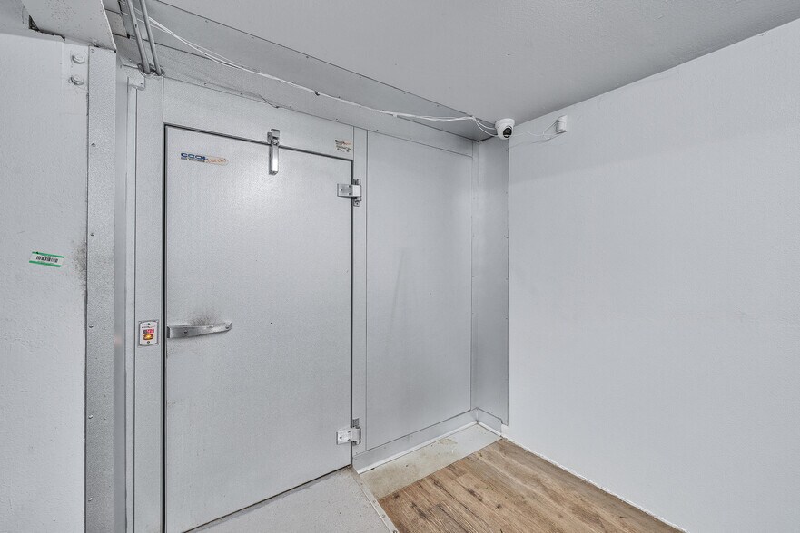 More Photos Of 2820 Broadmoor Ave, Concord Restaurant For Sale