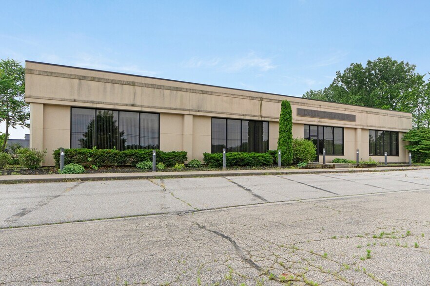 Primary Photo Of 8645 E Backwater Rd, North Webster Showroom For Lease