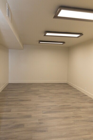 More Photos Of 307-311 Lombrano St, San Antonio Warehouse For Sale