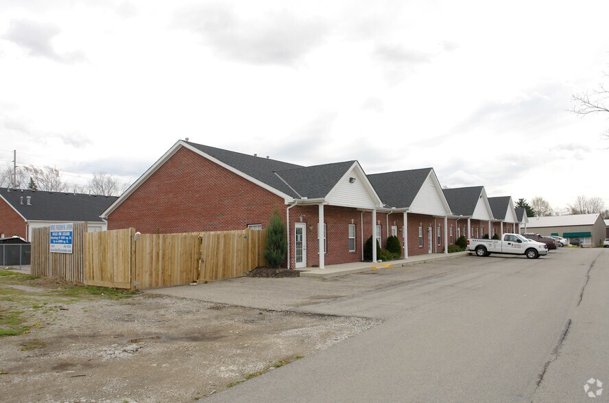 More Photos Of 192-206 Oak St, Columbus Flex For Lease