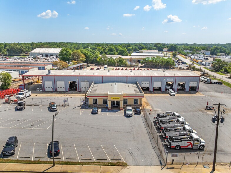 More Photos Of 5178 Old Dixie Hwy, Forest Park Service For Lease