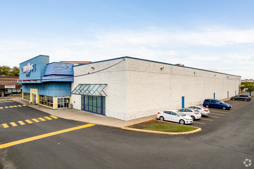 Primary Photo Of 6855 Boul Taschereau, Brossard Department Store For Lease