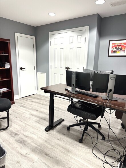 More Photos Of 1705 N St NW, Washington Office For Sale