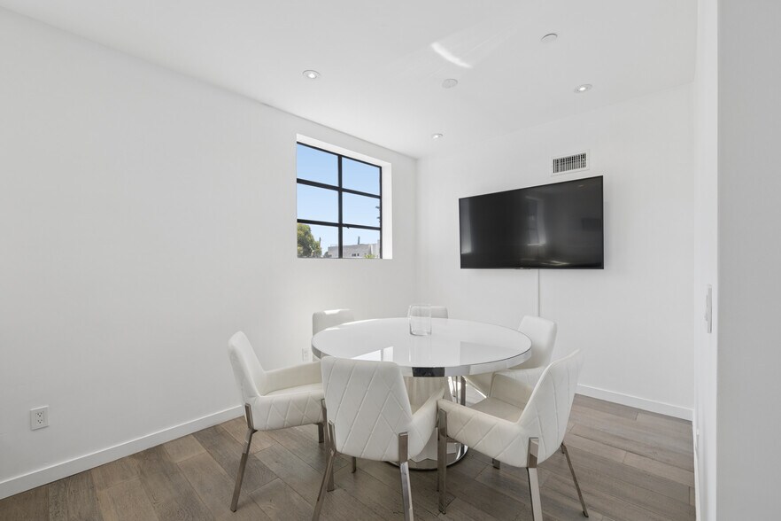 More Photos Of 1317 Cabrillo Ave, Venice Flex For Sale