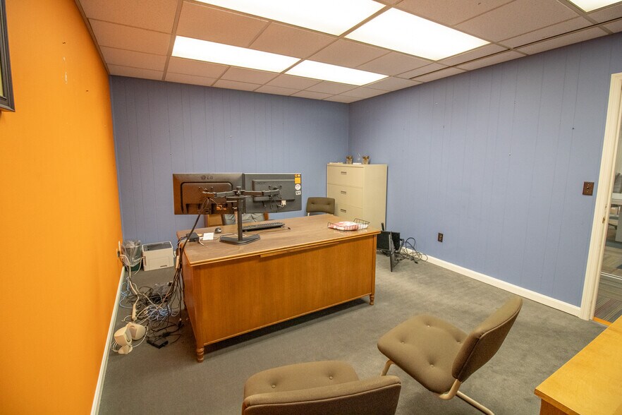 More Photos Of 36 9th St, Richmond Office For Sale