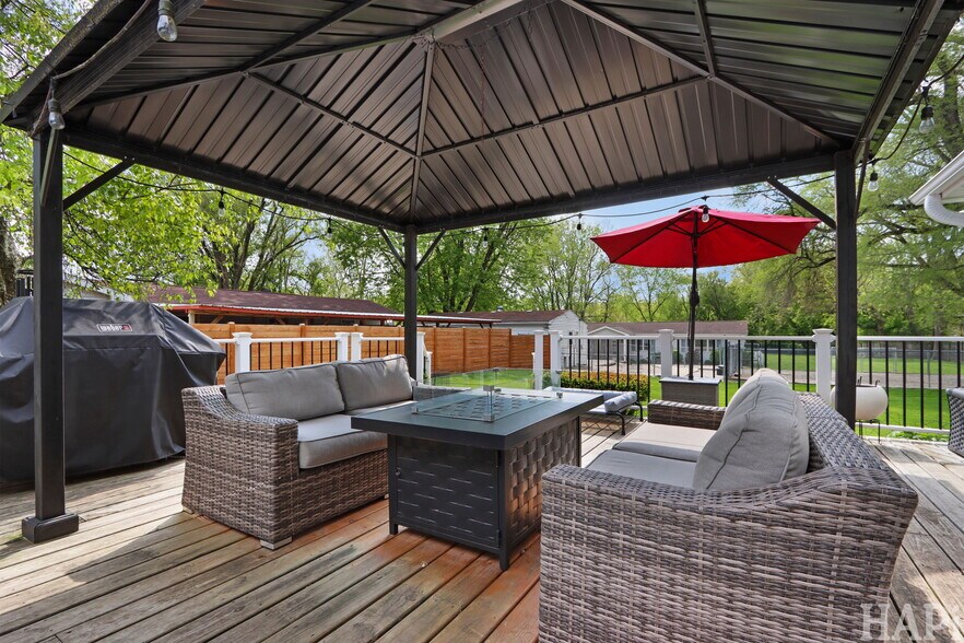 More Photos Of 4403 S Roberts Rd, Island Lake Veterinarian Kennel For Sale