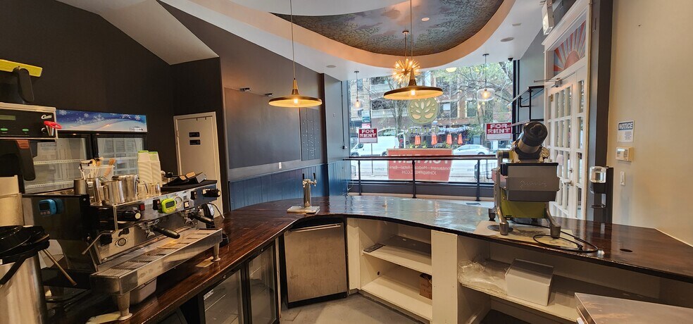 More Photos Of 1745 W Division St, Chicago Storefront For Lease