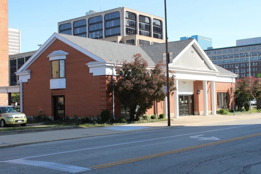 More Photos Of 800 Madison Ave, Toledo Bank For Sale