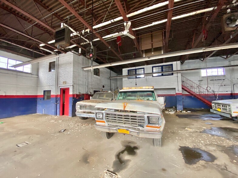 More Photos Of 1822-1836 Deer Park Ave, Deer Park Auto Repair For Sale