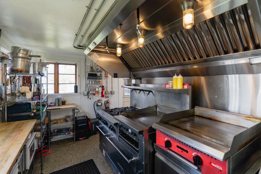 More Photos Of 927 S Cobb St, Palmer Restaurant For Sale
