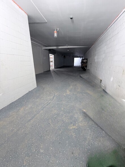 More Photos Of 21 Nursery Ln, Rye Warehouse For Lease