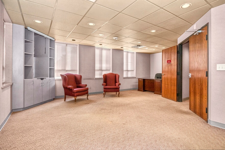 More Photos Of 5245 Schaefer Rd, Dearborn Medical For Sale