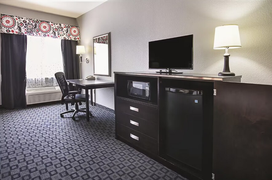 More Photos Of 1000 Dowdy Ferry Rd, Hutchins Hotel For Sale