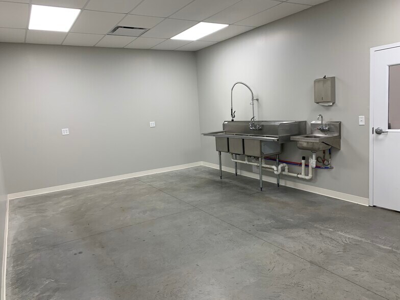 More Photos Of 170 Budco Ln, Elizabethtown Warehouse For Lease