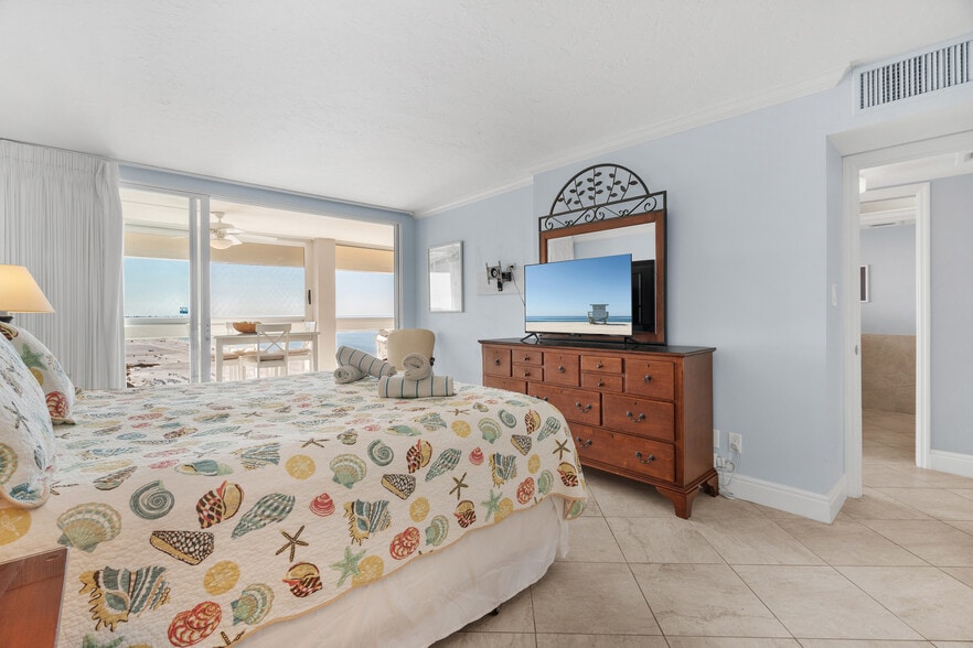 More Photos Of 5966 Midnight Pass Rd, Sarasota Hotel For Sale