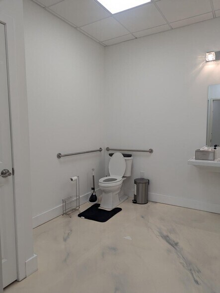 More Photos Of 16 N Greenbush Rd, Troy Freestanding For Lease