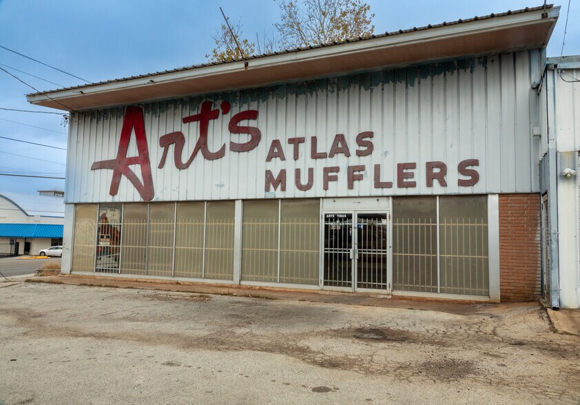 More Photos Of 3350 Fredericksburg Rd, San Antonio Auto Repair For Lease