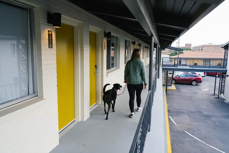 More Photos Of 310 SE Dorion, Pendleton Hotel For Sale