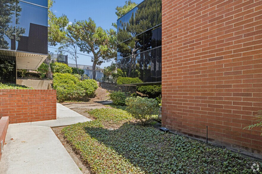 More Photos Of 2220 N University Dr, Newport Beach Office For Lease