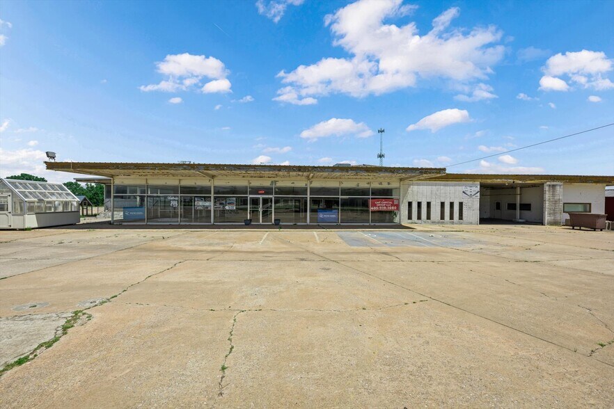 More Photos Of 1515 E Main St, Yukon Industrial For Sale